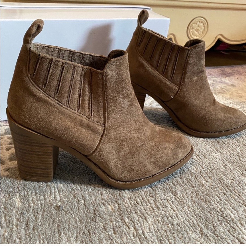 Brown/Tan chunky heeled bootie